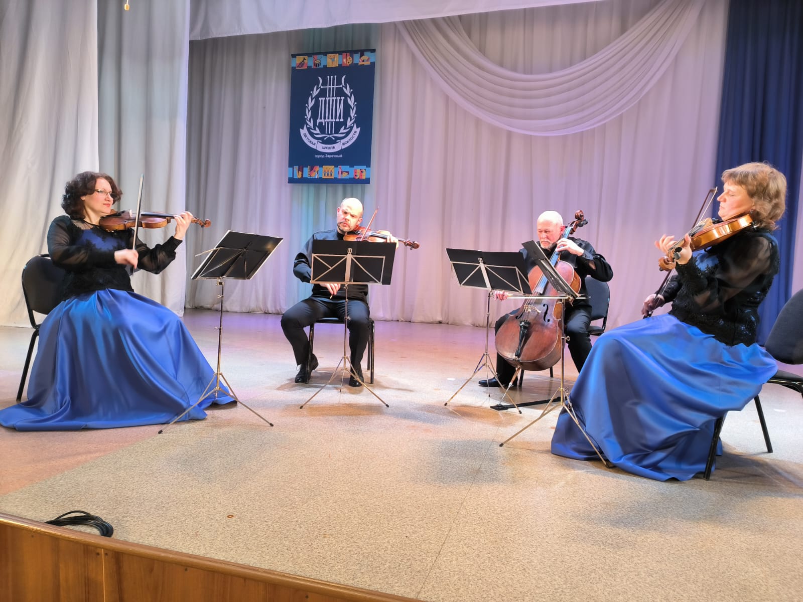 Струнный квартет «Премьера» порадовал своим творчеством жителей г. Заречного Струнный квартет «Премьера» порадовал своим творчеством жителей г. Заречного